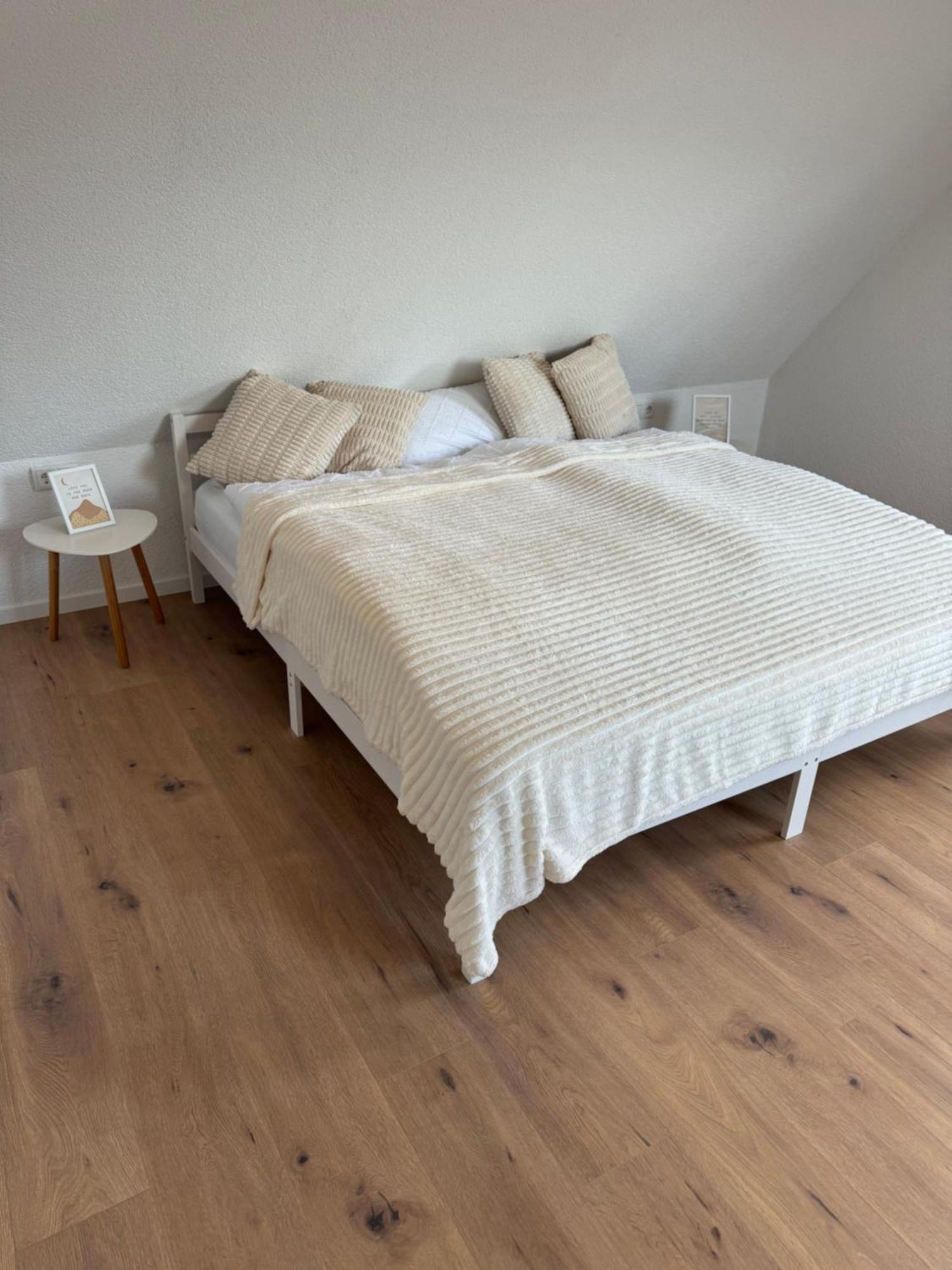 Dachgeschosstraum Apartment Фройденщат Екстериор снимка