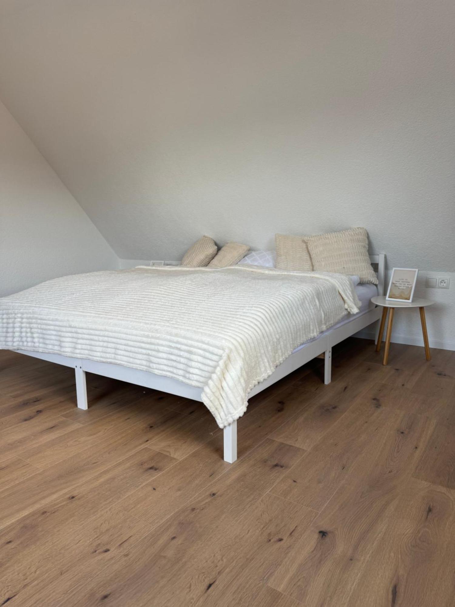 Dachgeschosstraum Apartment Фройденщат Екстериор снимка